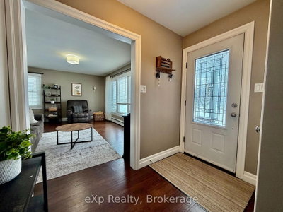 13 BROWNS Avenue — photo 2