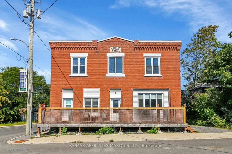 1 Mechanic Street E