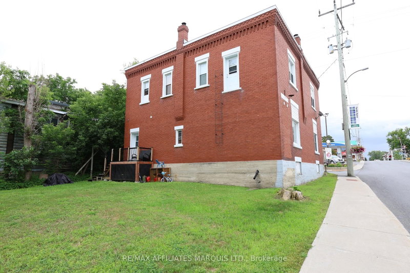 1 Mechanic Street E
