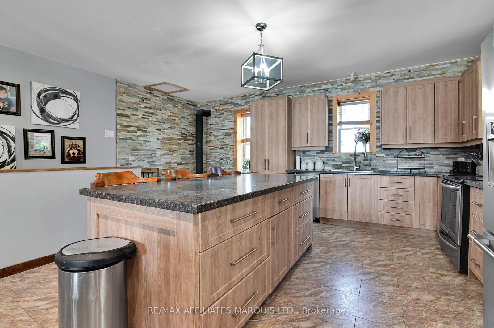 1 E Mechanic Street • North Glengarry, ON photo 7