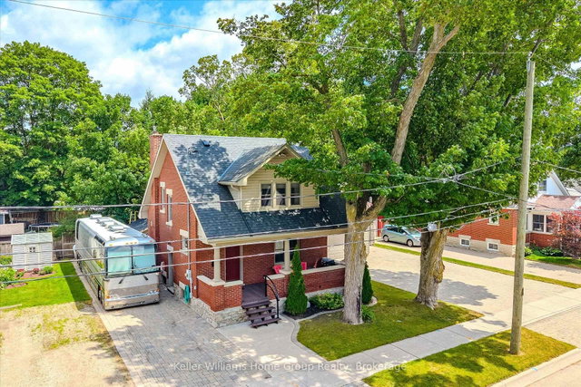 330 Angus Street