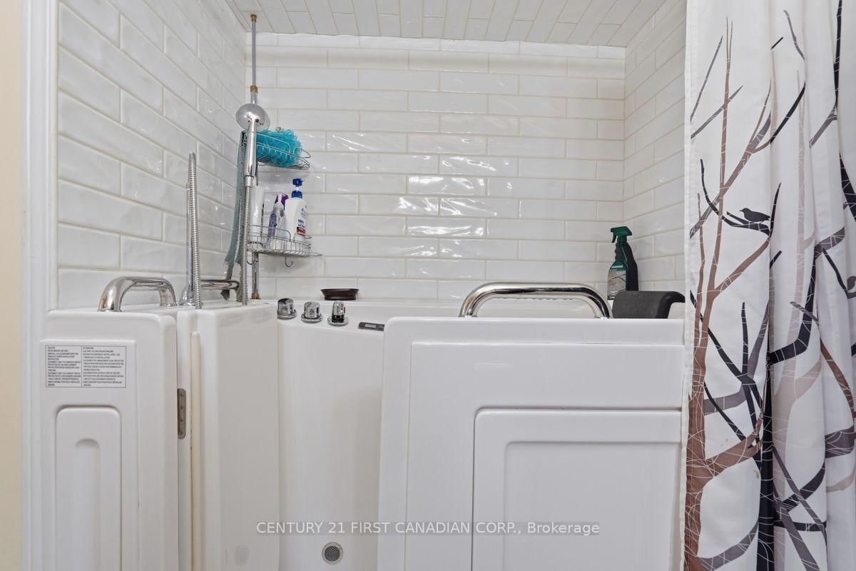 22656 Queens Line • West Elgin, ON photo 22