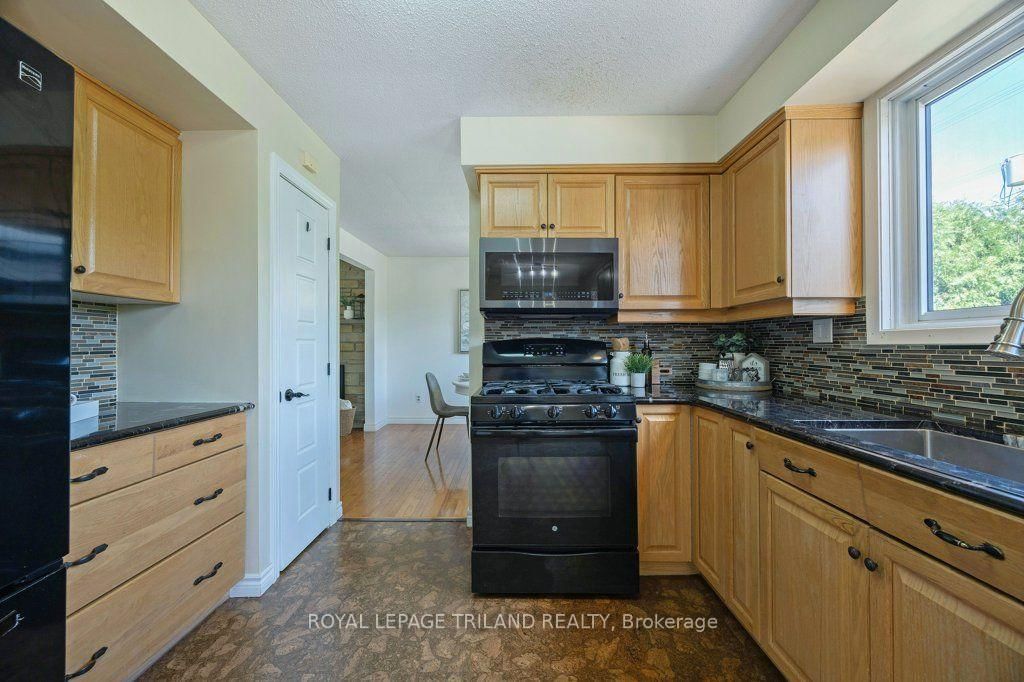 10201 Lynhurst Park Drive • Southwold, ON photo 18
