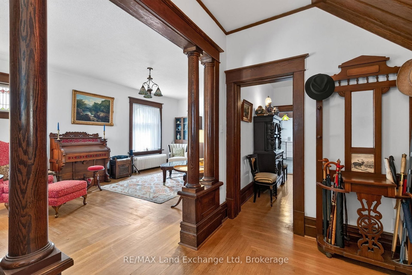 Listing Image 4