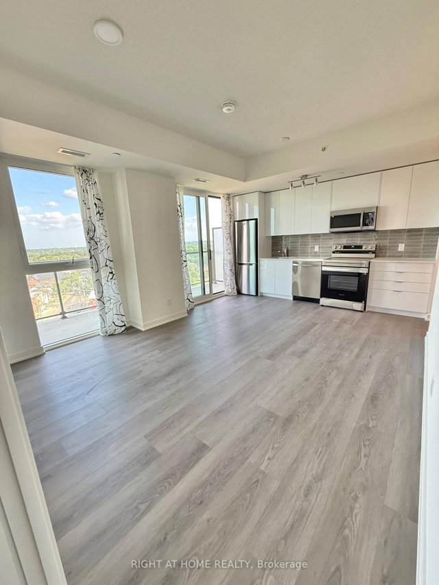 1308 - 33 Erie Avenue