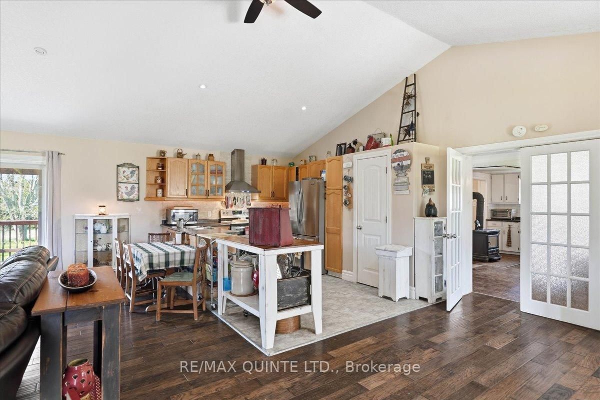 1686 County Road 13 • Prince Edward County, ON photo 10