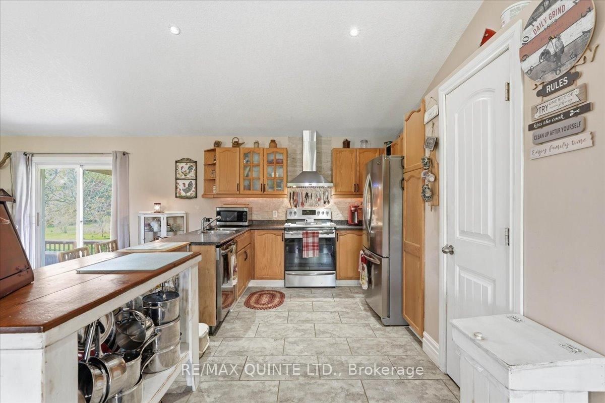 1686 County Road 13 • Prince Edward County, ON photo 11