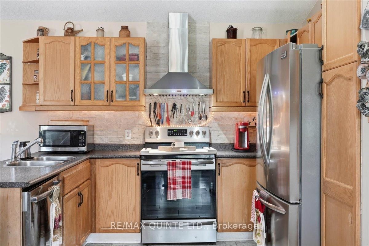 1686 County Road 13 • Prince Edward County, ON photo 12