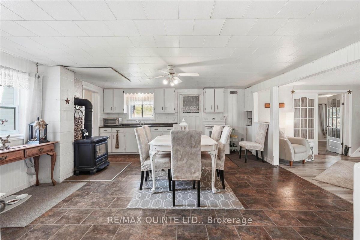 1686 County Road 13 • Prince Edward County, ON photo 16