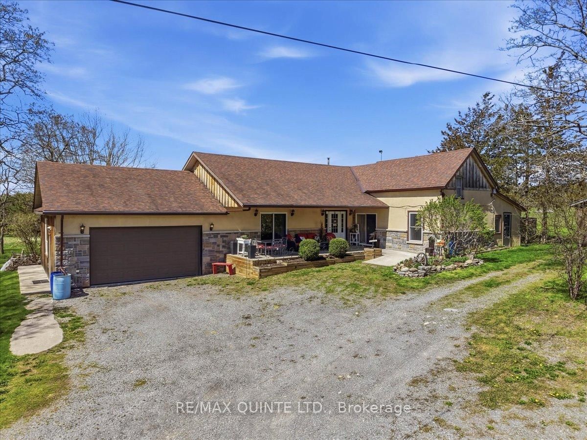 1686 County Road 13 • Prince Edward County, ON photo 4