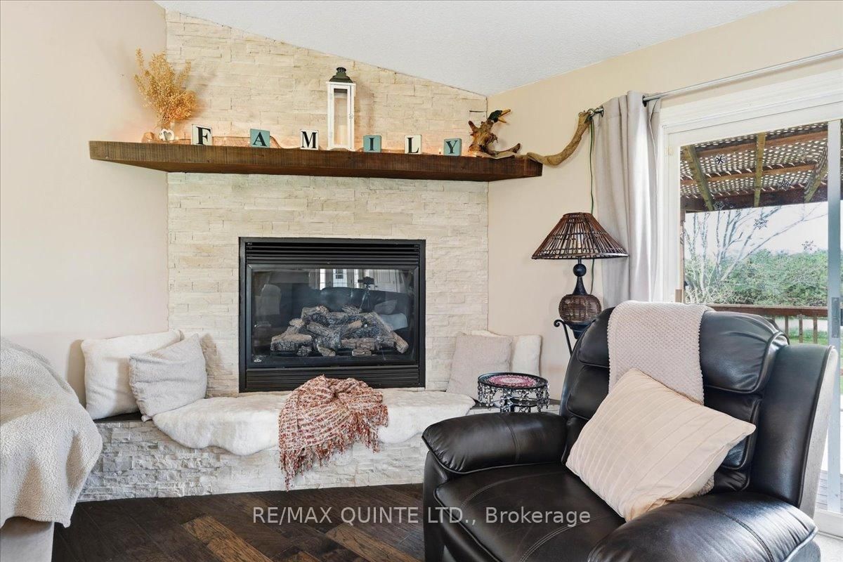 1686 County Road 13 • Prince Edward County, ON photo 8