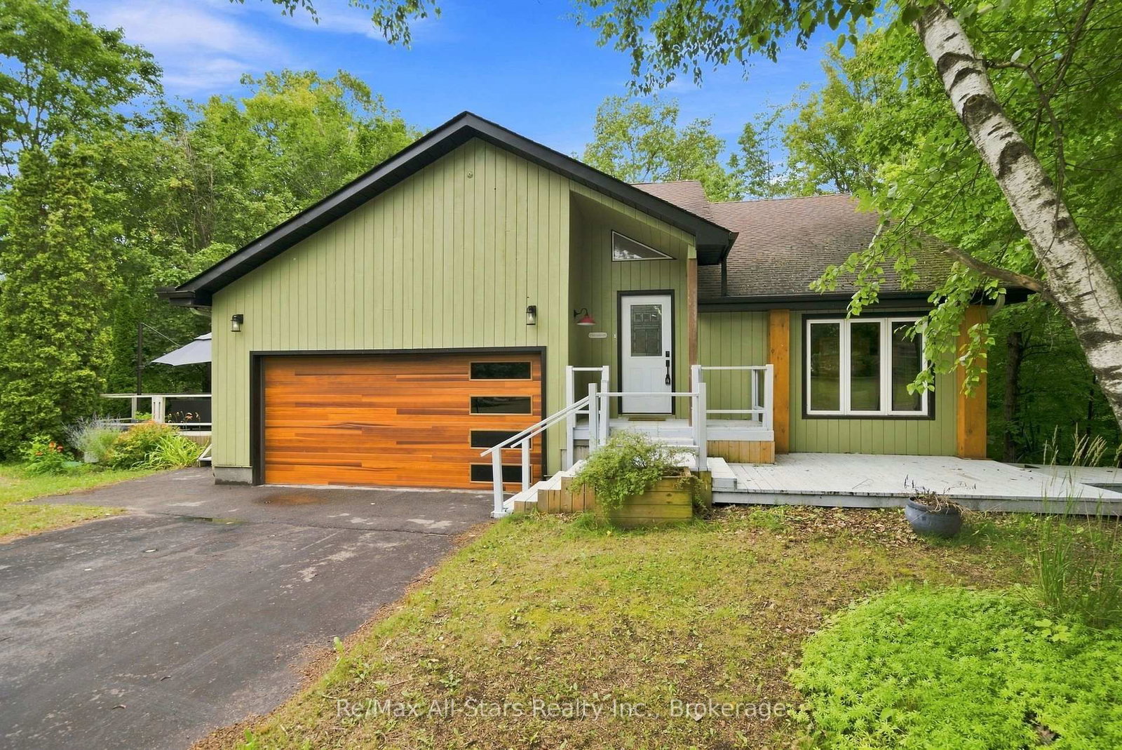 21671 Brunon Avenue • Kawartha Lakes, ON photo 3