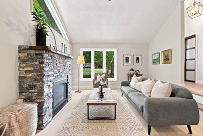 21671 Brunon Avenue • Kawartha Lakes, ON photo 7