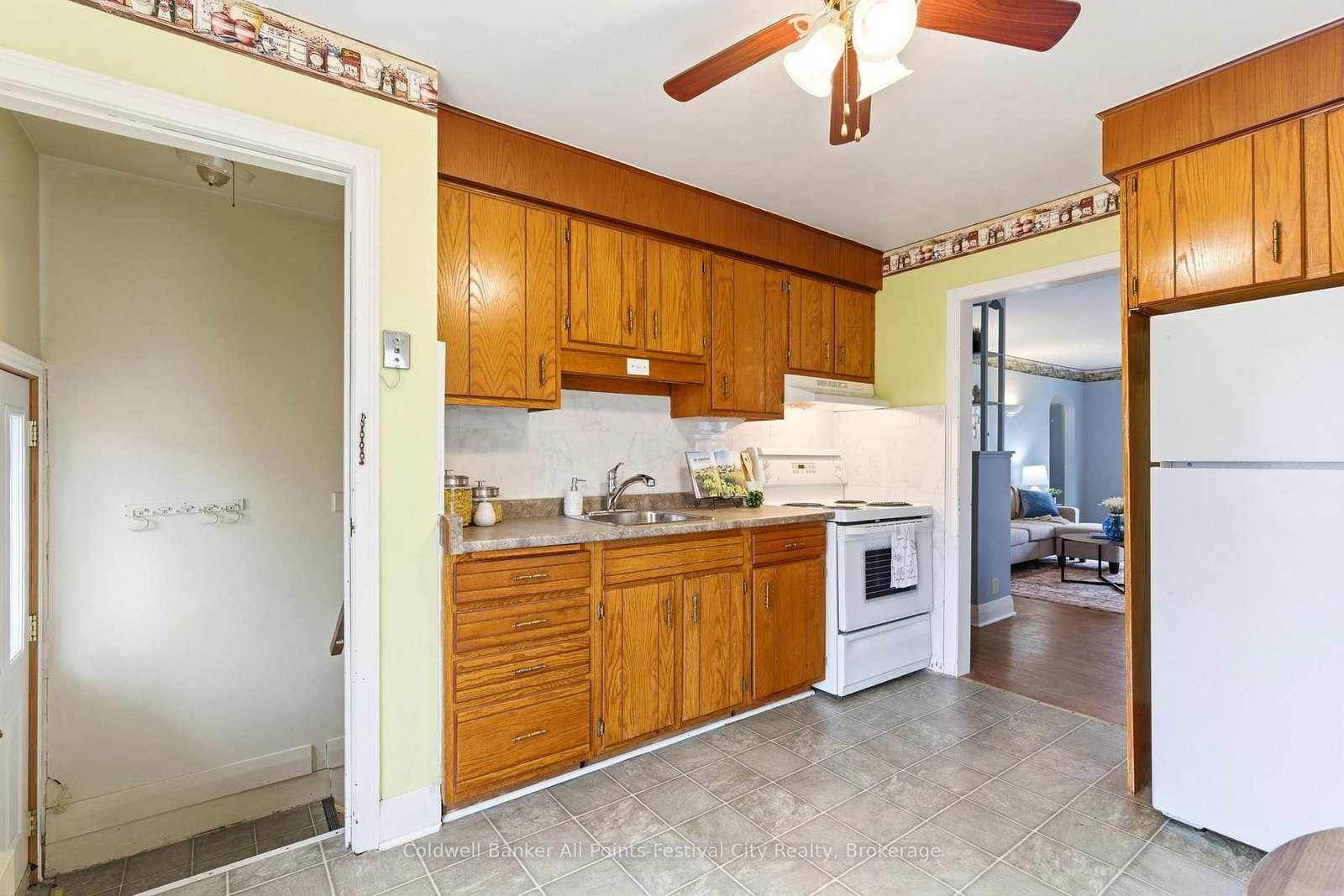 Detached House sold at 113 Quebec Street, Goderich, Ontario, N7A 2G6 - Goderich (Town) - MLS: X13601774