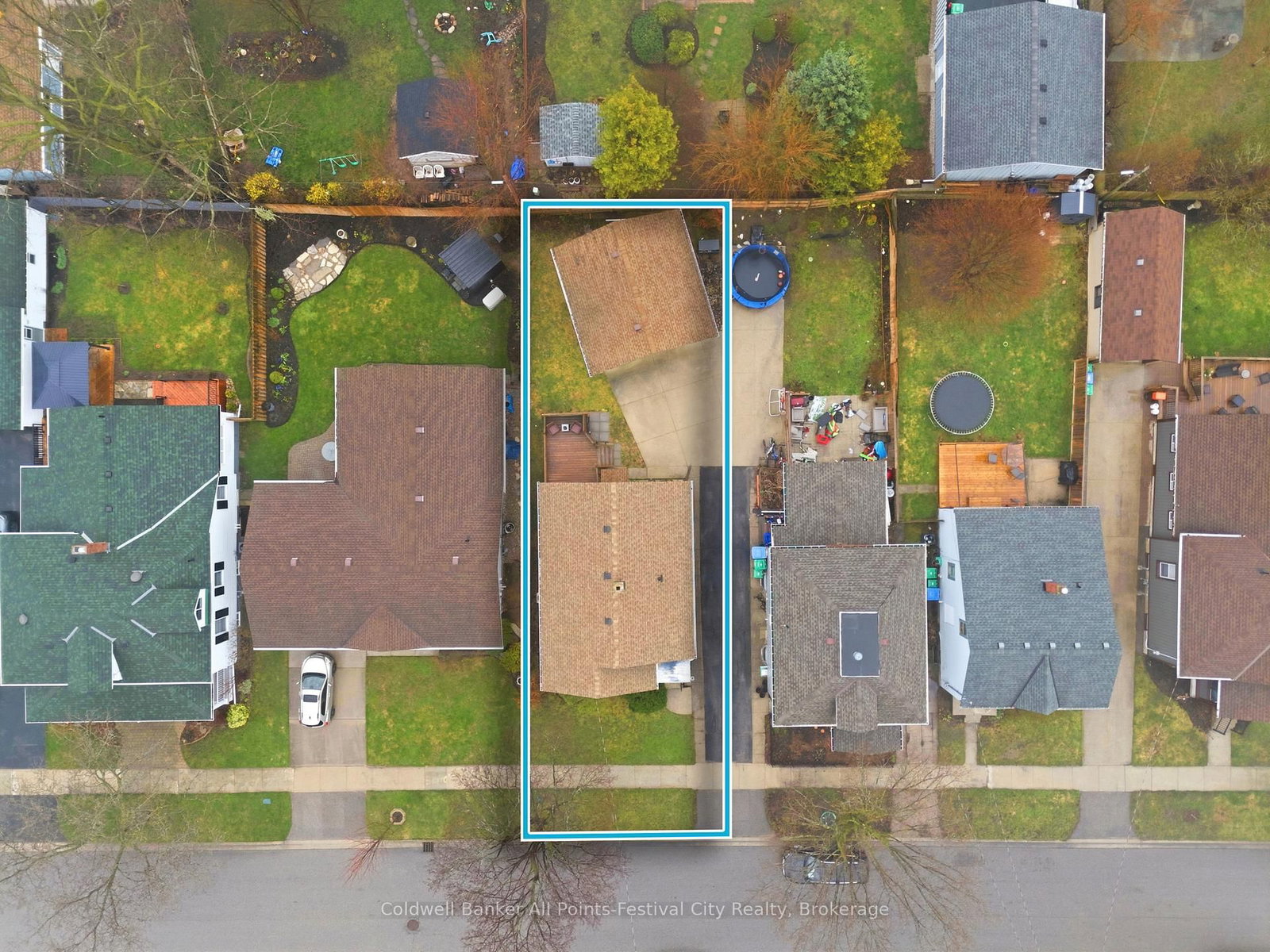 Detached House sold at 113 Quebec Street, Goderich, Ontario, N7A 2G6 - Goderich (Town) - MLS: X13601774