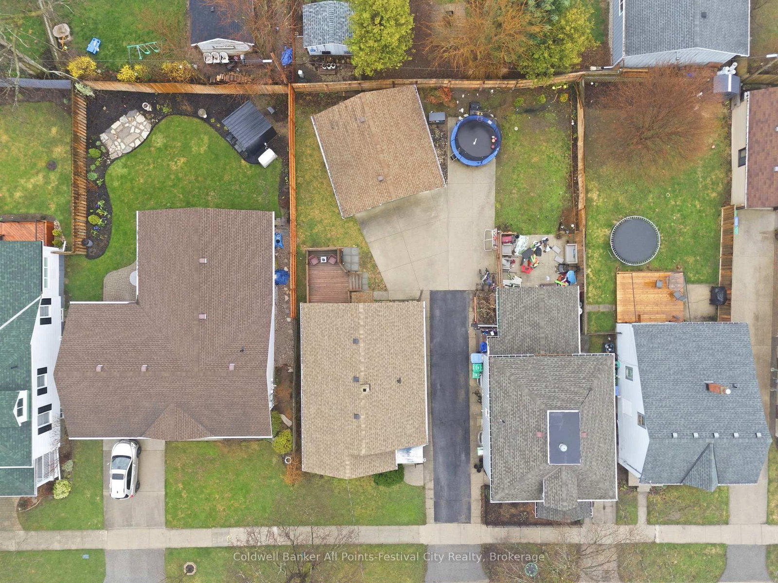 Detached House sold at 113 Quebec Street, Goderich, Ontario, N7A 2G6 - Goderich (Town) - MLS: X13601774