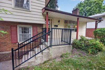 657 Viscount Road — photo 4