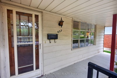 657 Viscount Road — photo 5