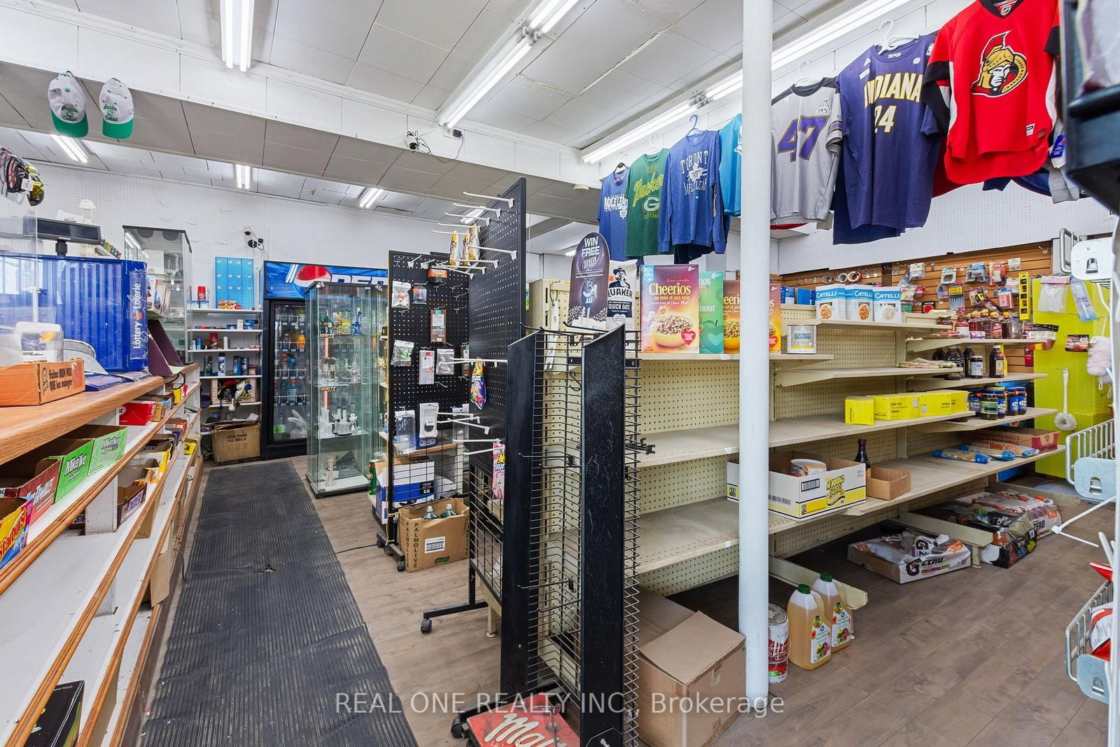 Listing Image 4