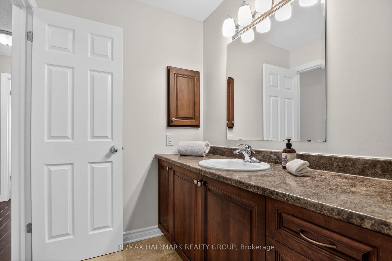 1145 Longfields Drive • #B • Ottawa, ON photo 36