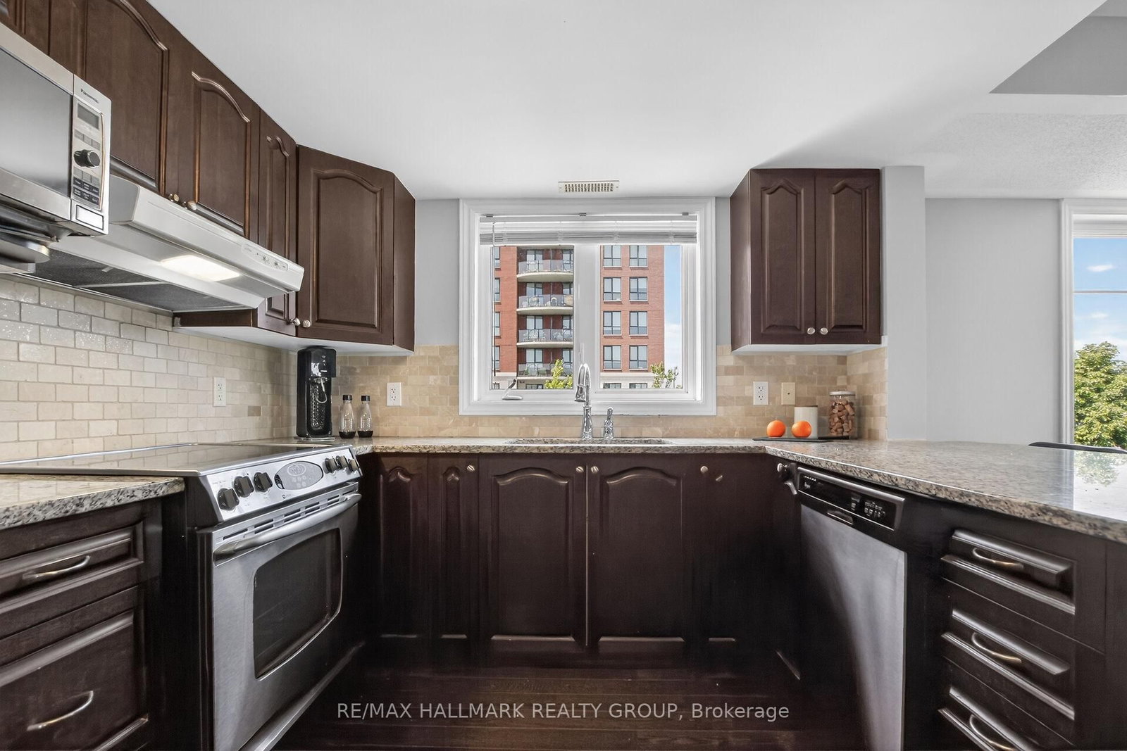 1145 Longfields Drive • #B • Ottawa, ON photo 7