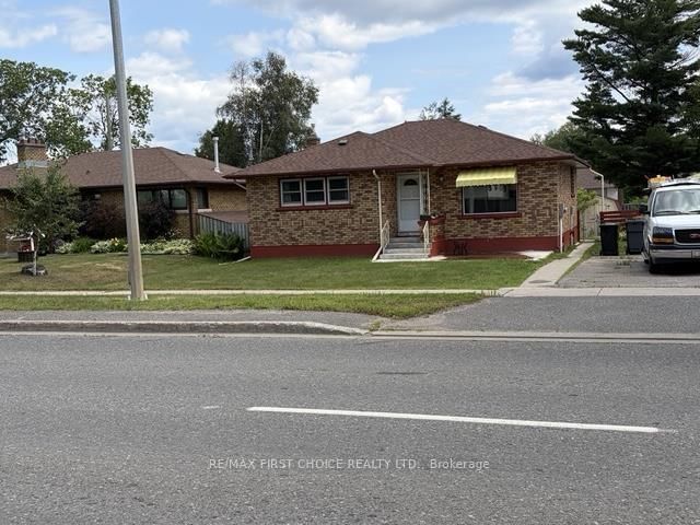 290 Hodder Avenue