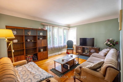 552 Dunbrack Street — more photos