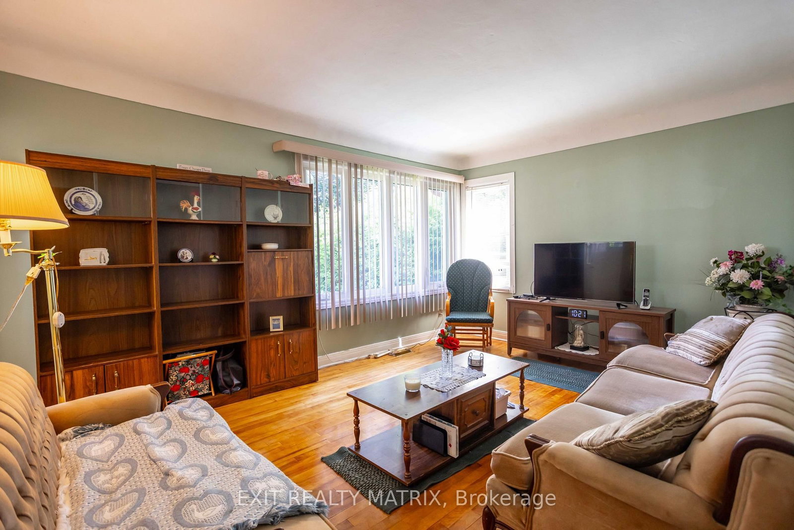 552 Dunbrack Street • Ottawa, ON photo 8
