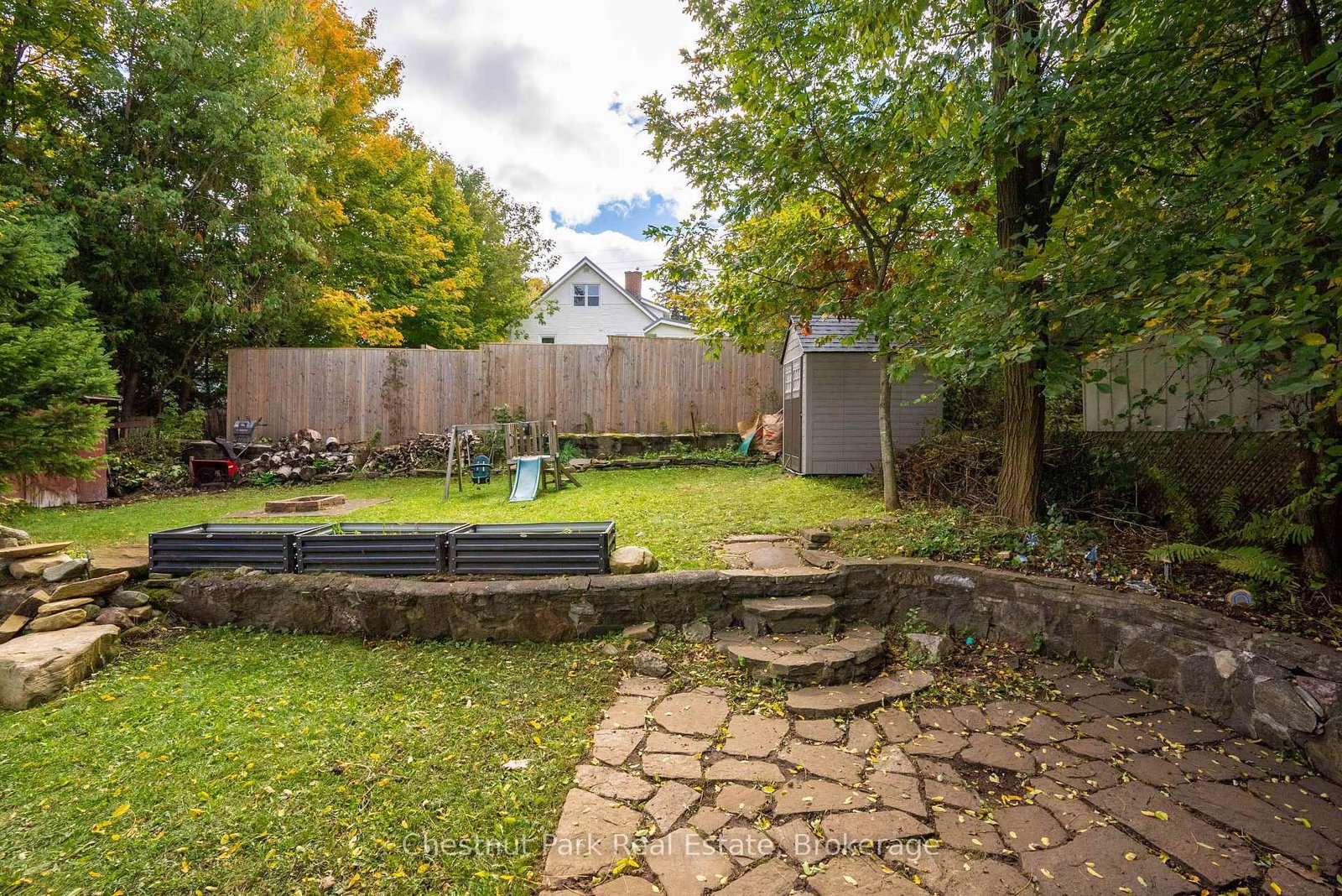 3 CORA Street E • Huntsville, ON photo 36