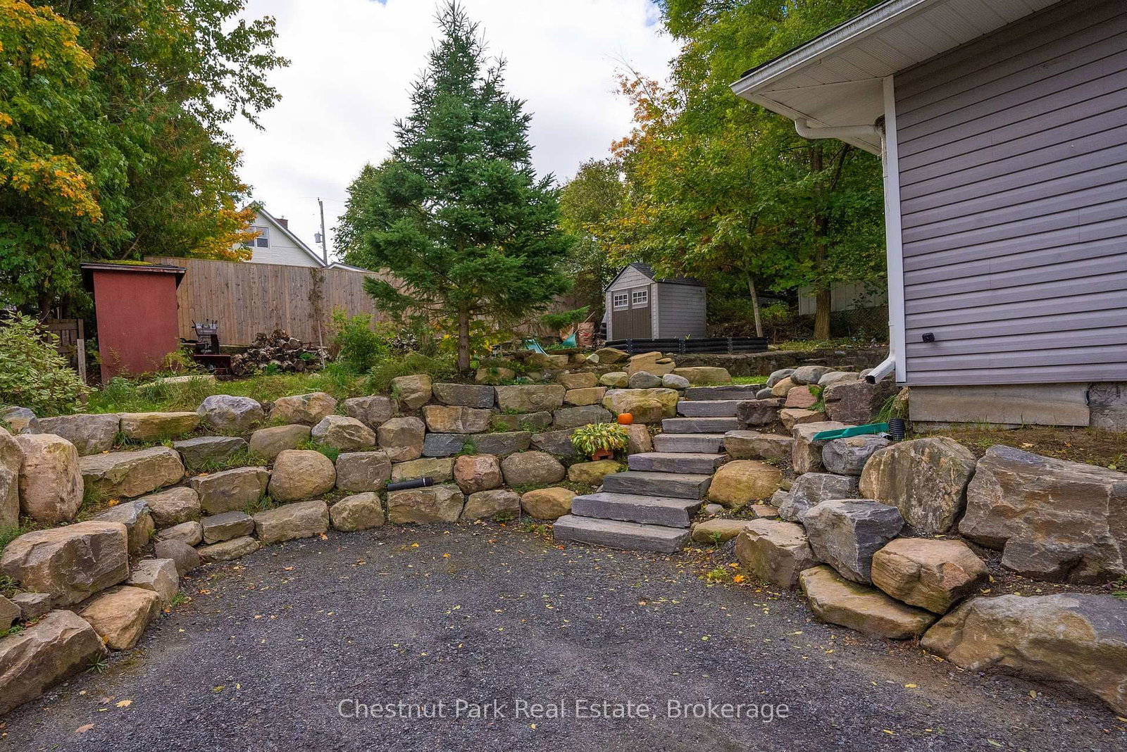 3 CORA Street E • Huntsville, ON photo 37