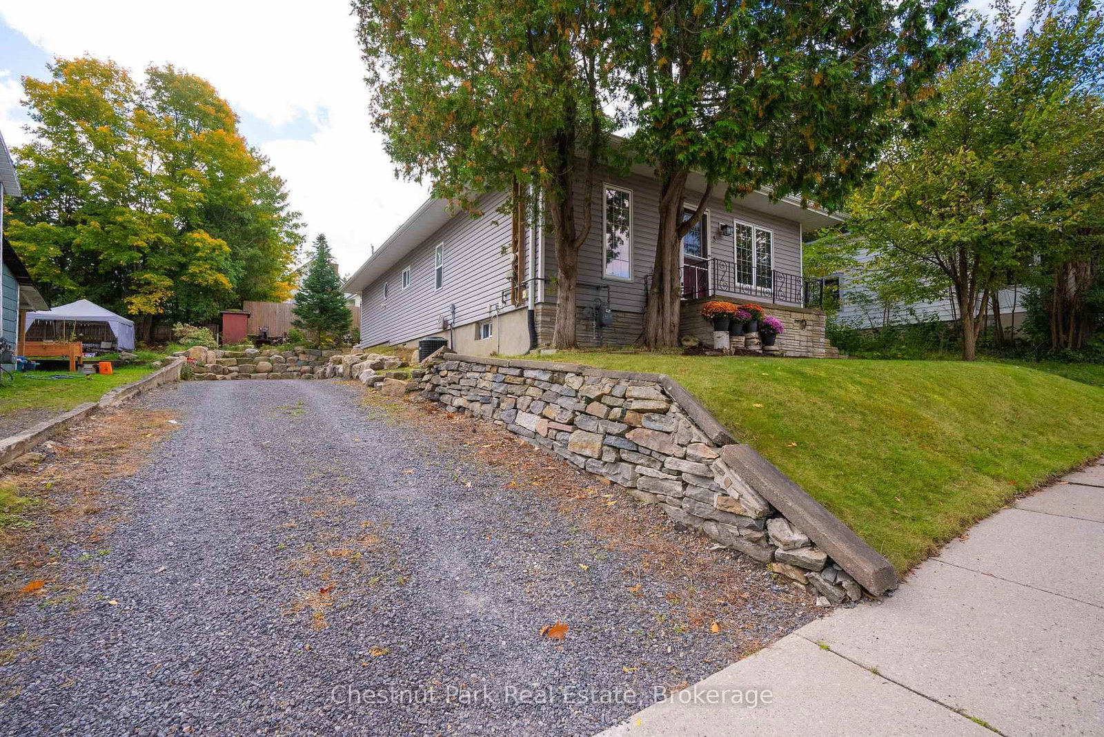 3 CORA Street E • Huntsville, ON photo 38