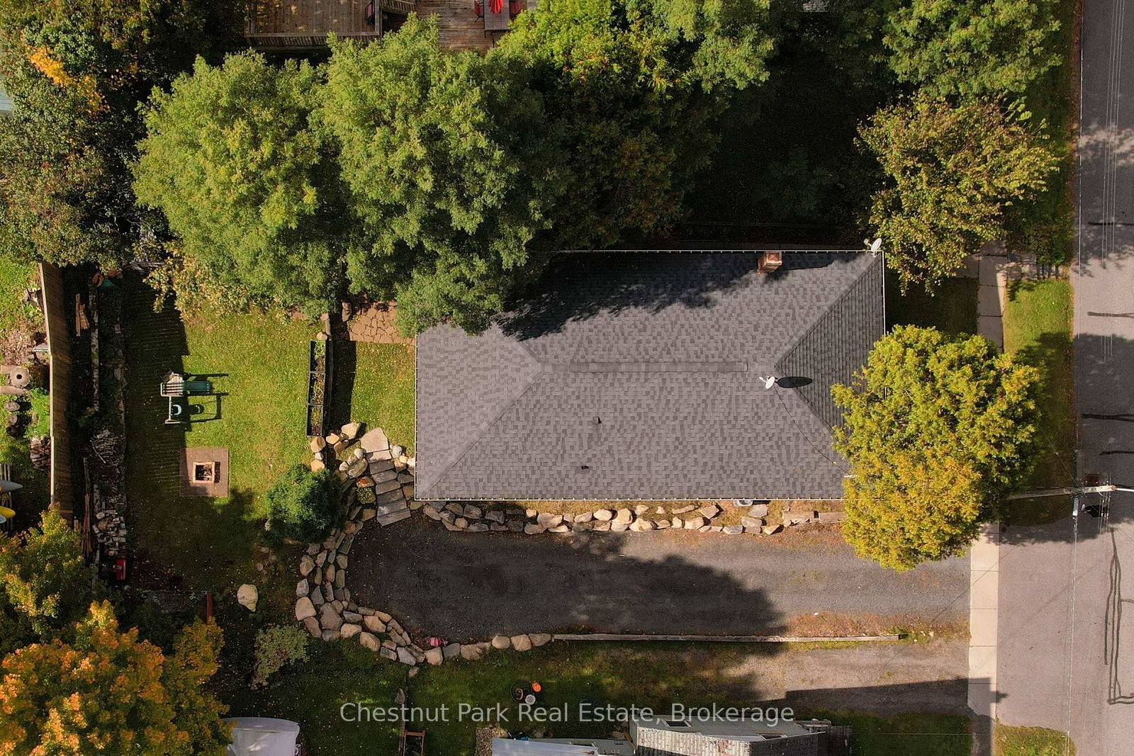 3 CORA Street E • Huntsville, ON photo 39