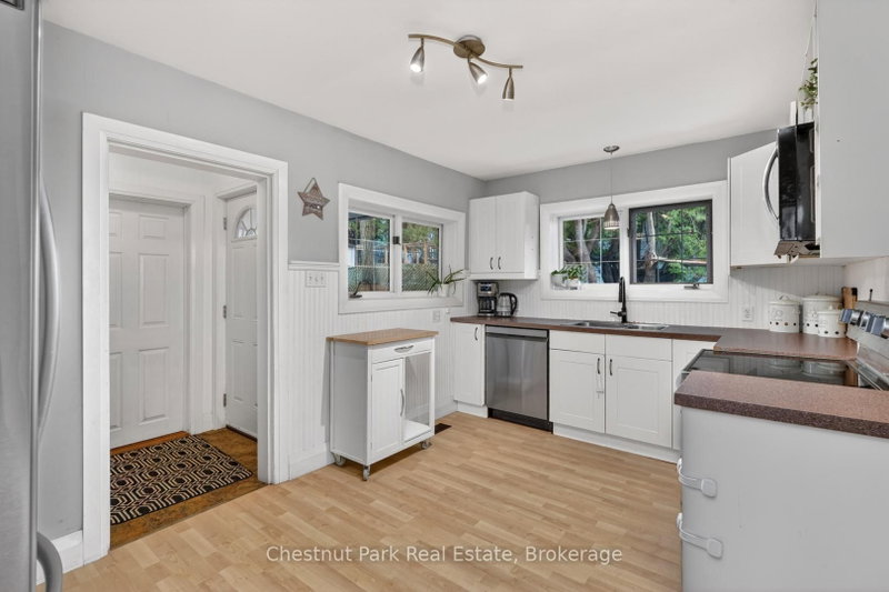 3 CORA St E photo 4