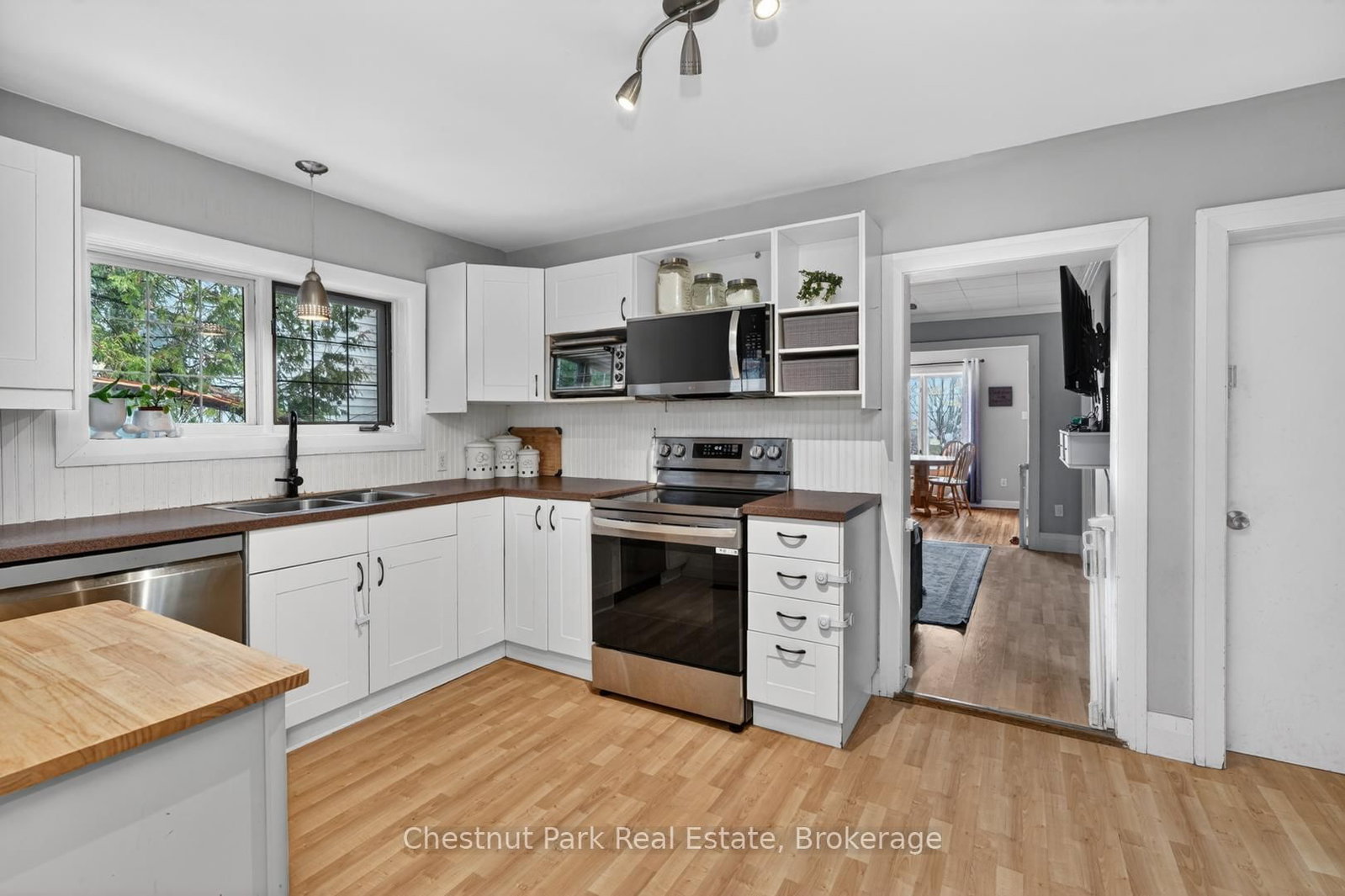3 CORA Street E • Huntsville, ON photo 7