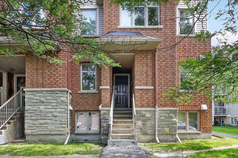 255 Deercroft Avenue