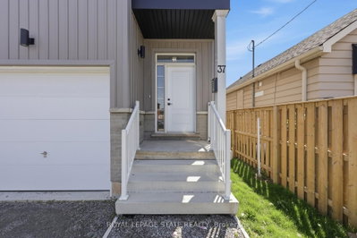 37 Delena Avenue S — photo 2