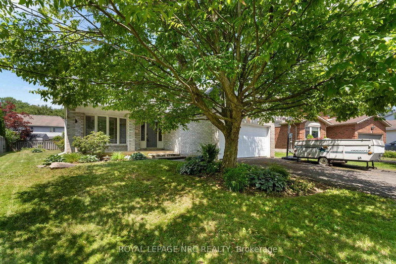 23 Woodside Square
