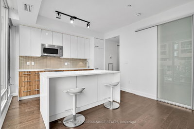 Unit 202 — 111 Champagne Avenue S — photo 6