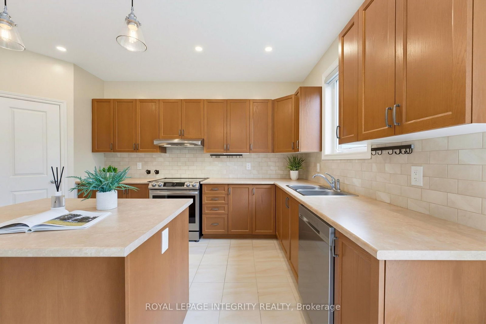127 Hickstead Way • Ottawa, ON photo 15