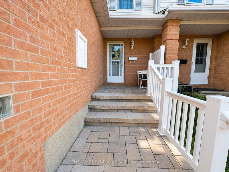 757 Clearcrest Crescent