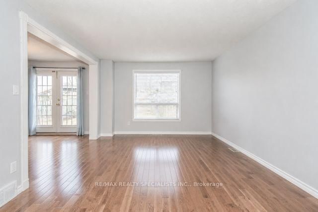 110 Steeles Crescent