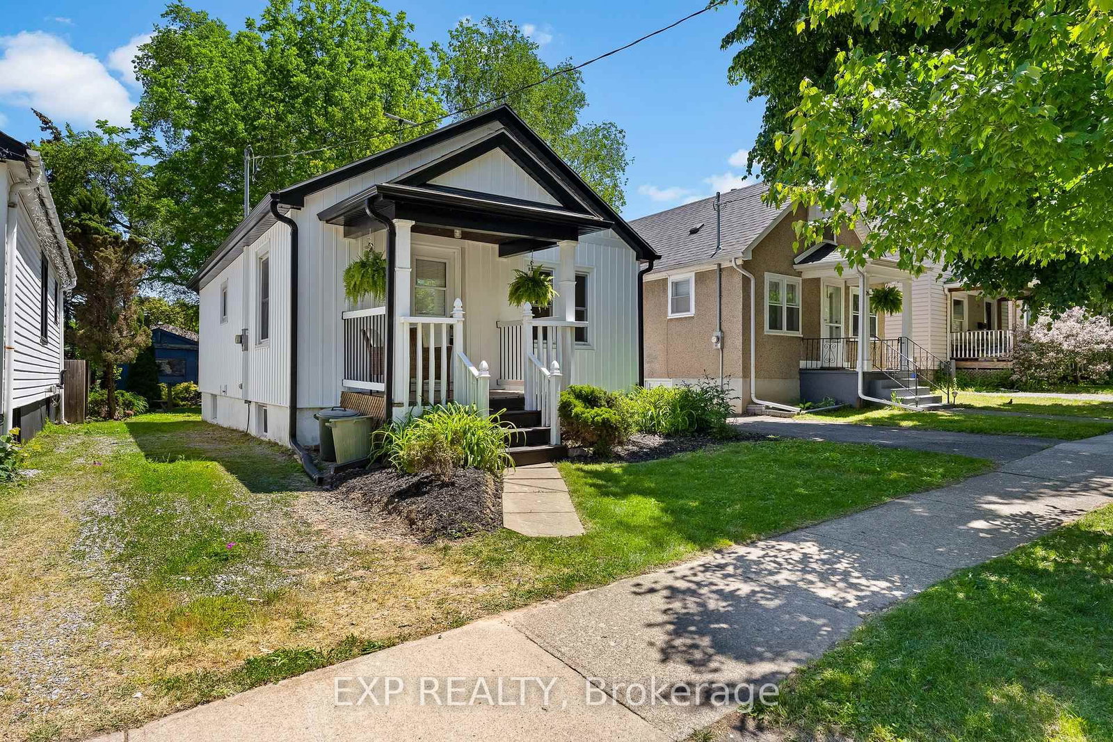 28 Grantham Avenue • St. Catharines, ON photo 2