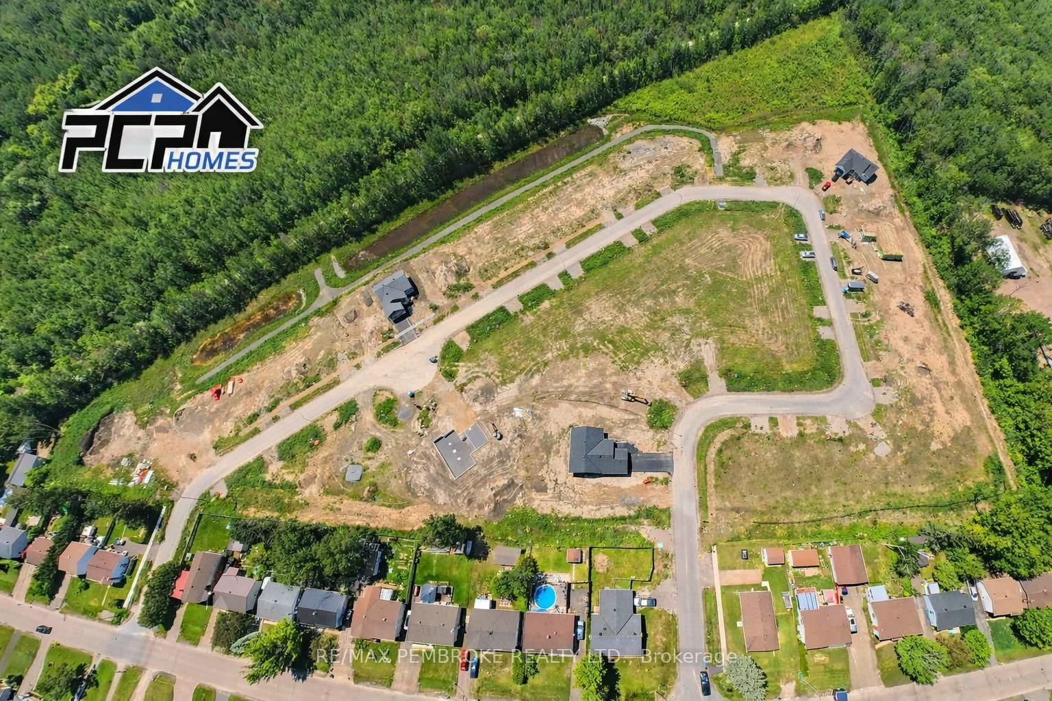 53 Eddy Crescent • Pembroke, ON photo 3