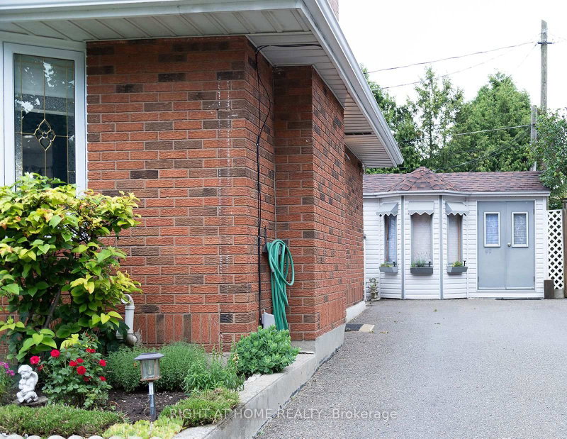 186 King Edward Avenue