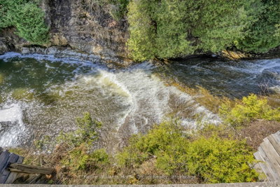 6 MillRidge Estate Private • Centre Wellington, ON photo 3