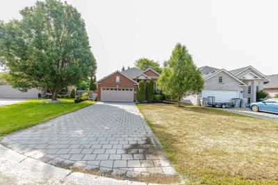 47 QUEENSWAY Drive • Strathroy-Caradoc, ON photo 4