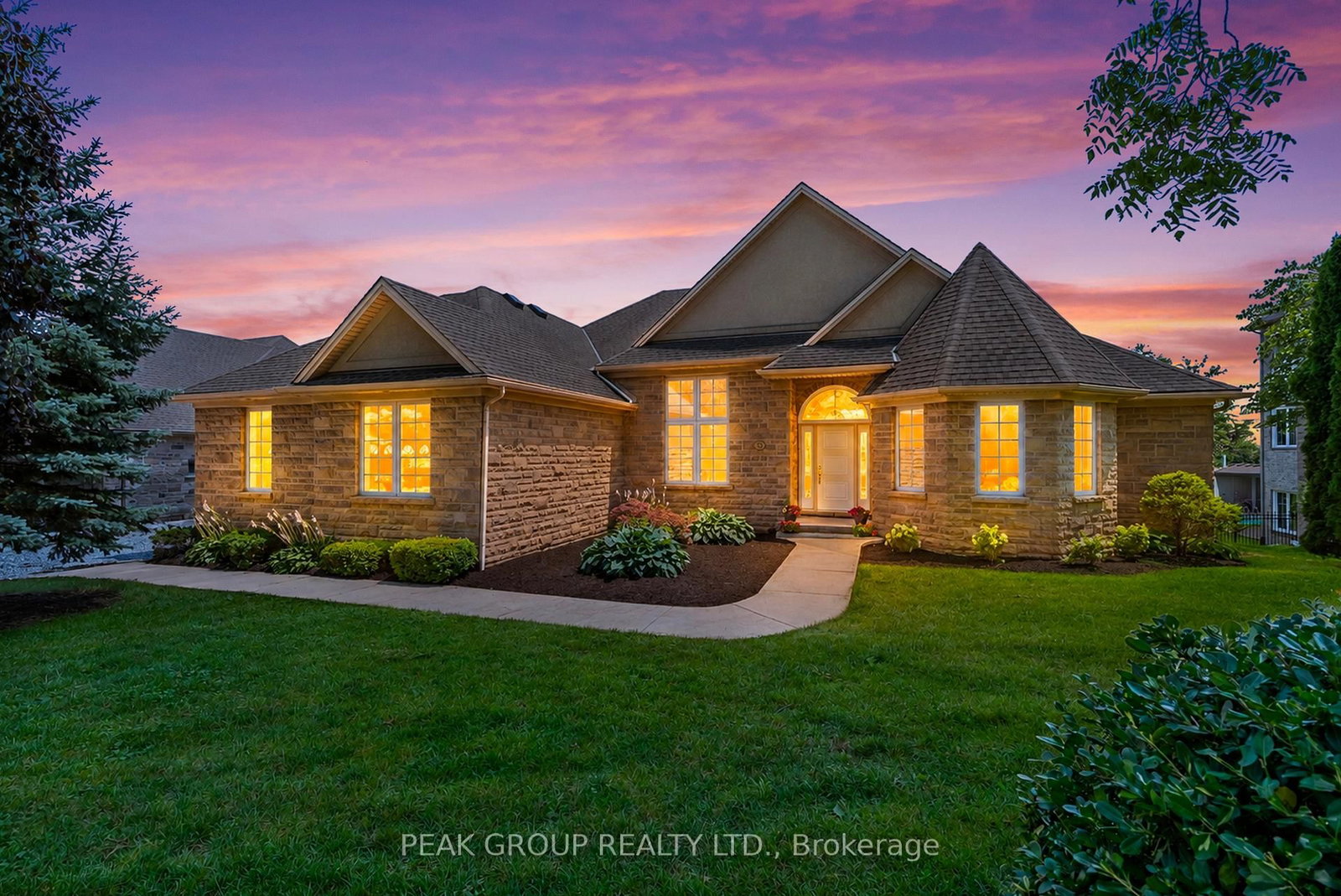 Detached House sold at 75 Tanbark Road, Niagara-on-the-Lake, Ontario, L0S 1P0 - St. Davids - MLS: X13605764