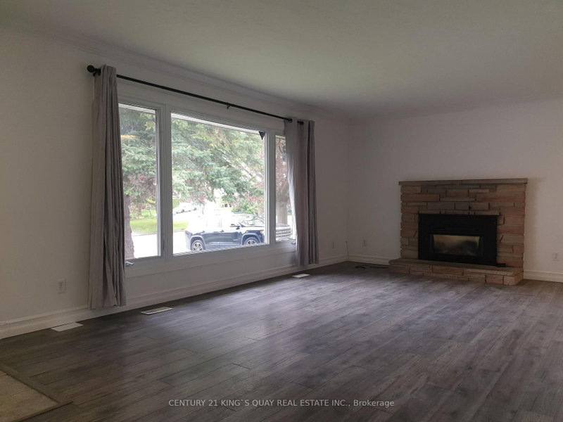 18 Manor Crescent