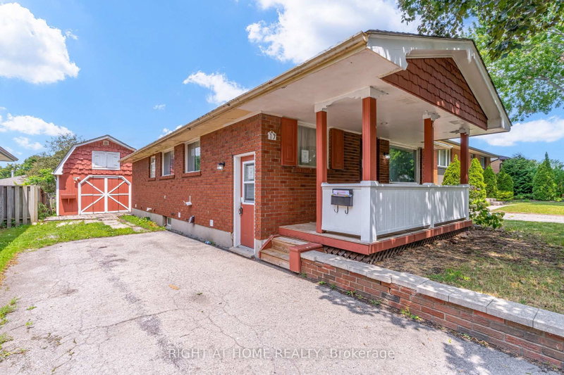 17 TOULON Crescent