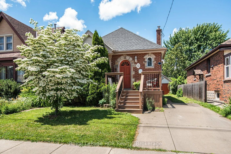 52 Cameron Avenue S